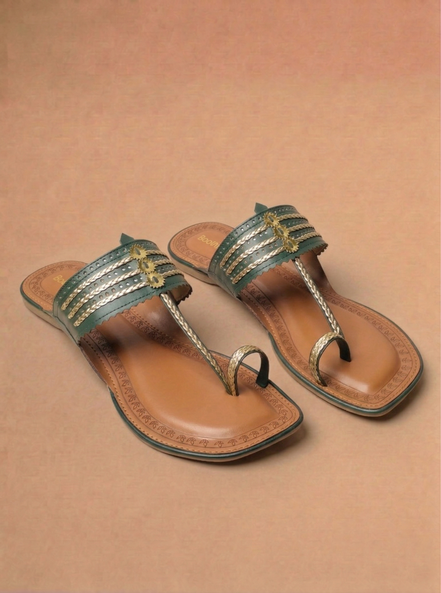 White Zari-Glaze Kolhapuri