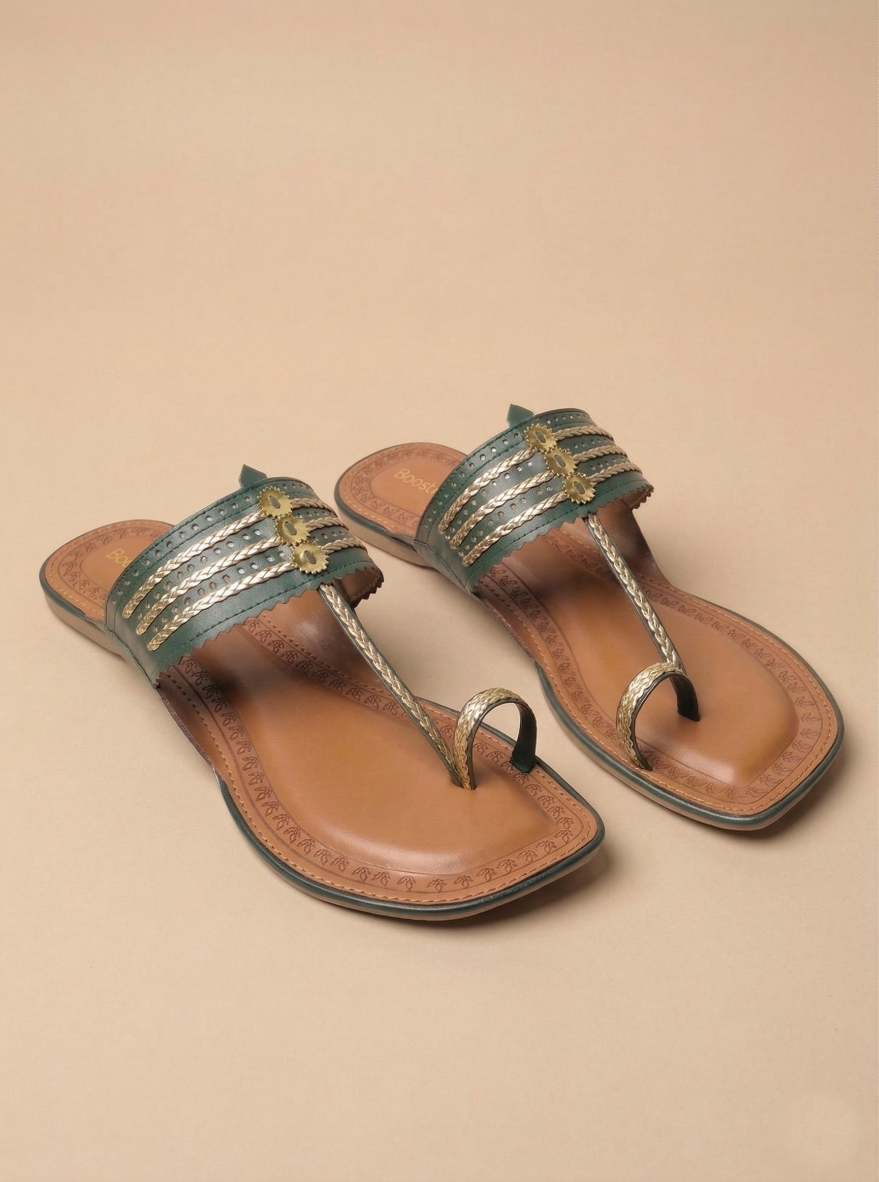 White Zari-Glaze Kolhapuri