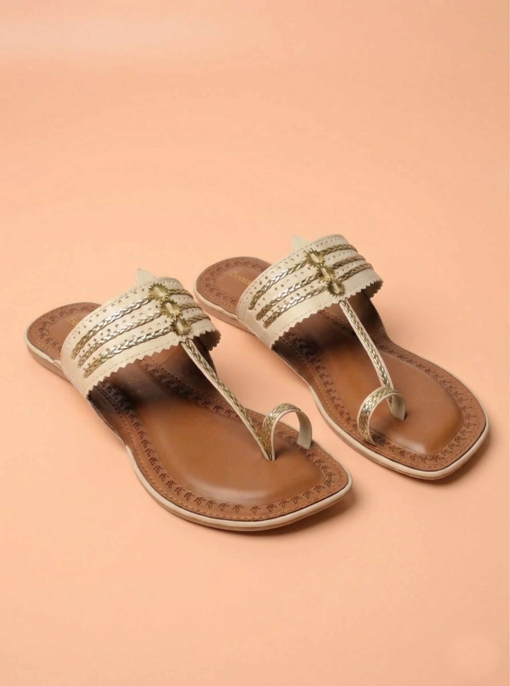 White Zari-Glaze Kolhapuri