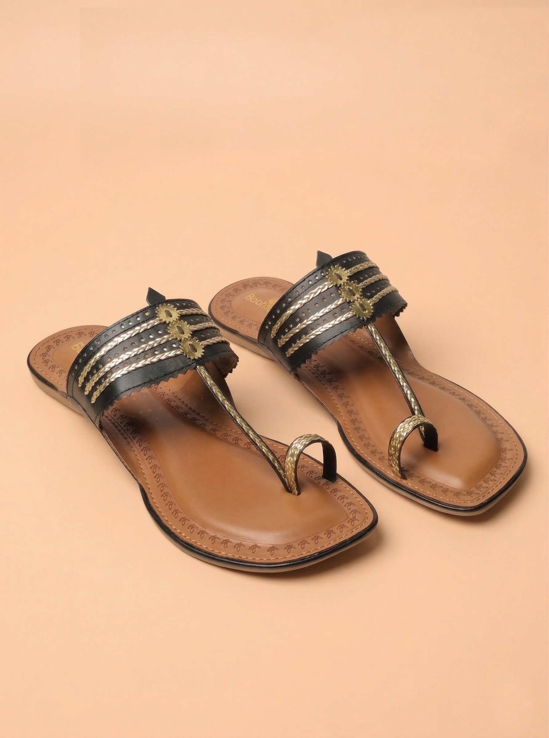 White Zari-Glaze Kolhapuri