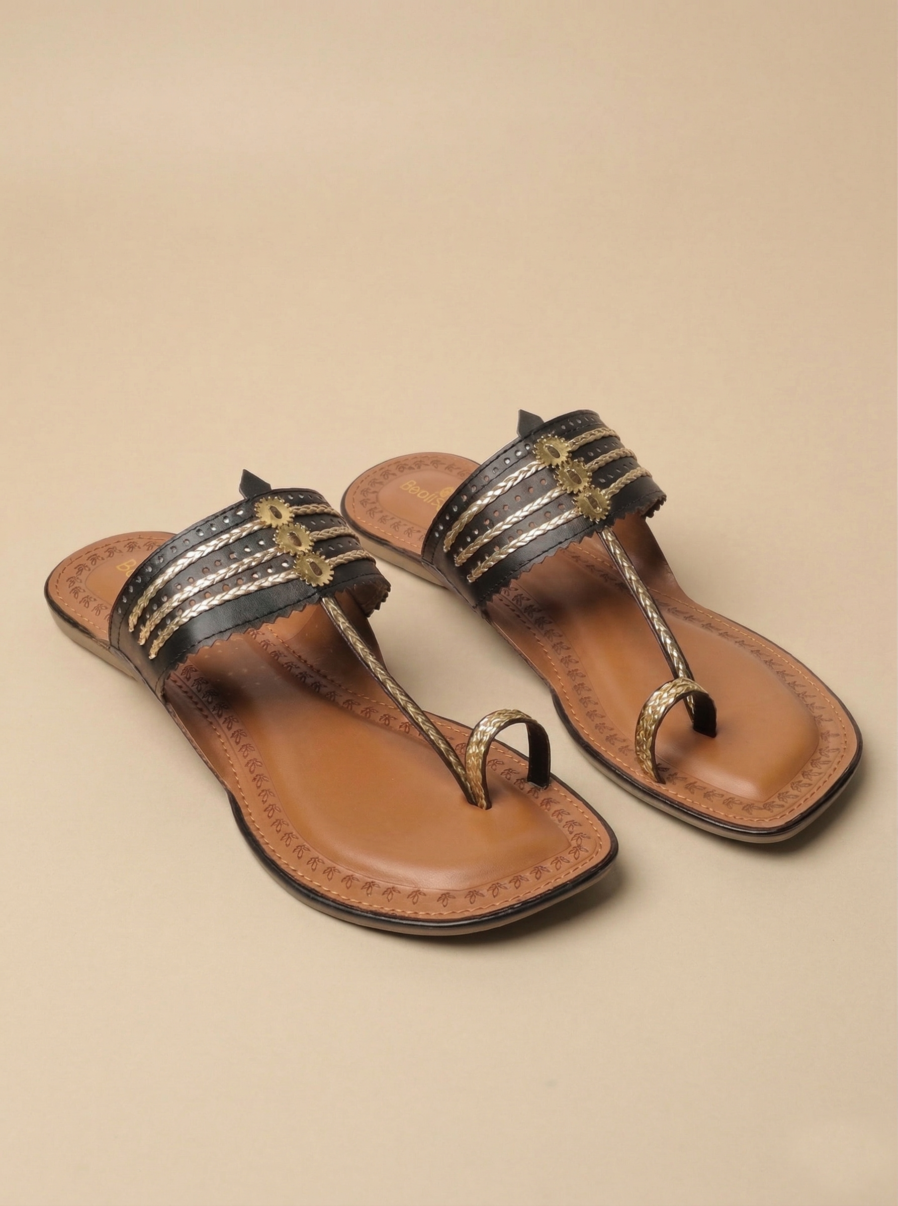 White Zari-Glaze Kolhapuri